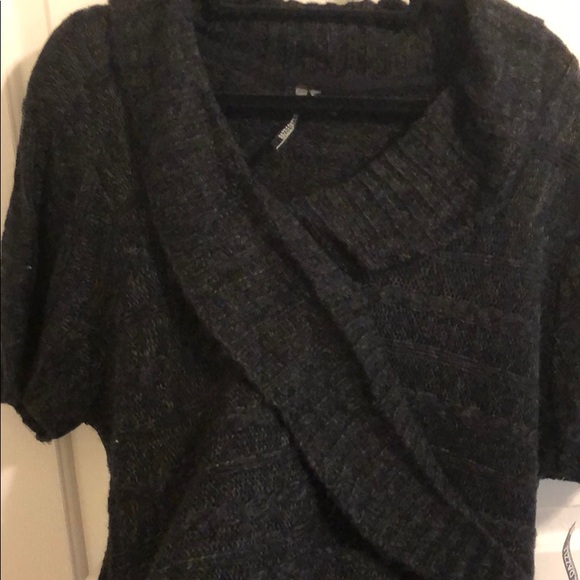 Short sleeved hi-lo sweater - Picture 3 of 3